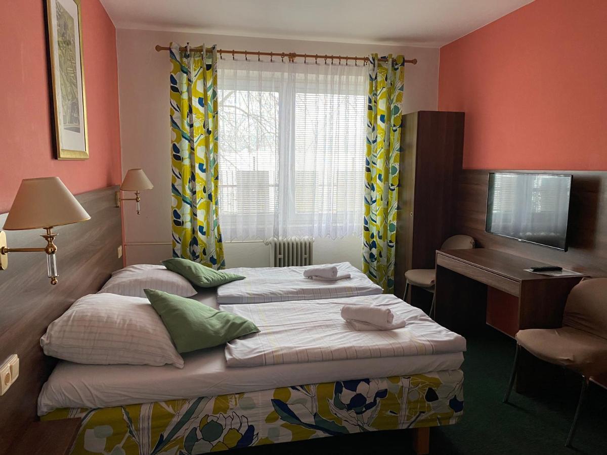 Formanka Hotel & Camp Густопече Экстерьер фото