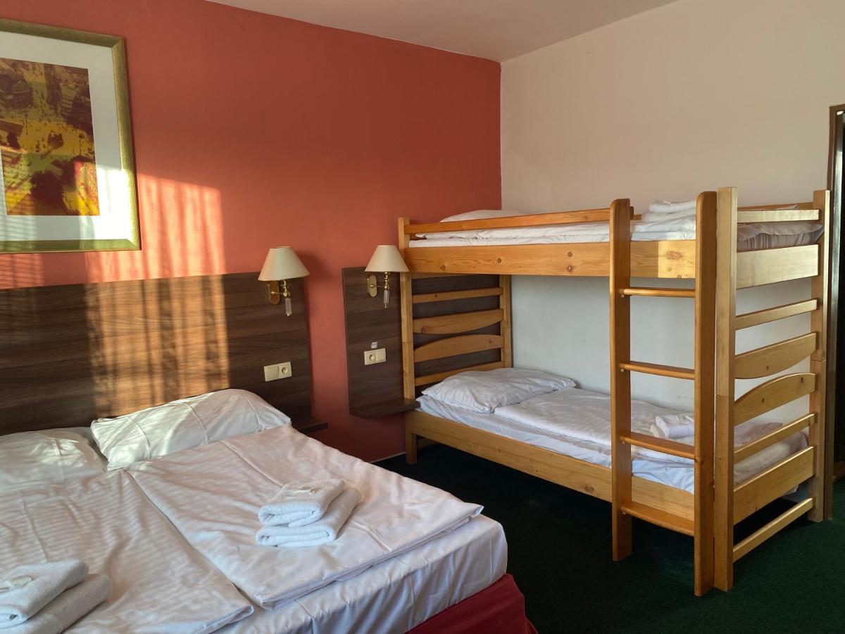 Formanka Hotel & Camp Густопече Экстерьер фото