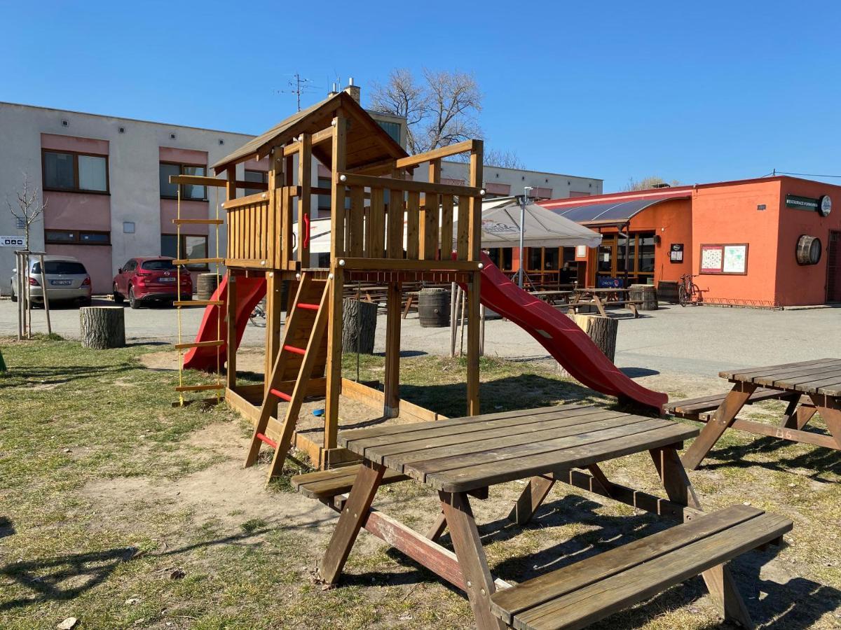 Formanka Hotel & Camp Густопече Экстерьер фото