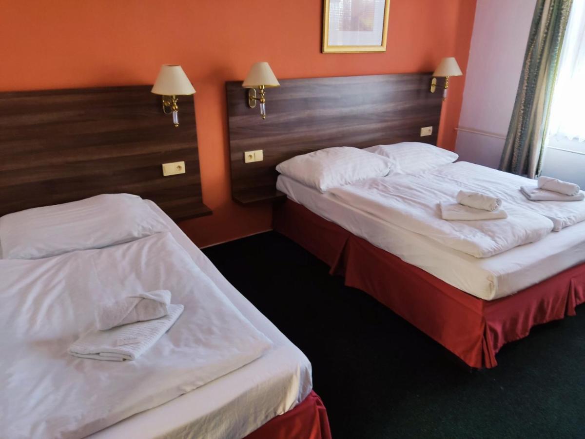 Formanka Hotel & Camp Густопече Экстерьер фото