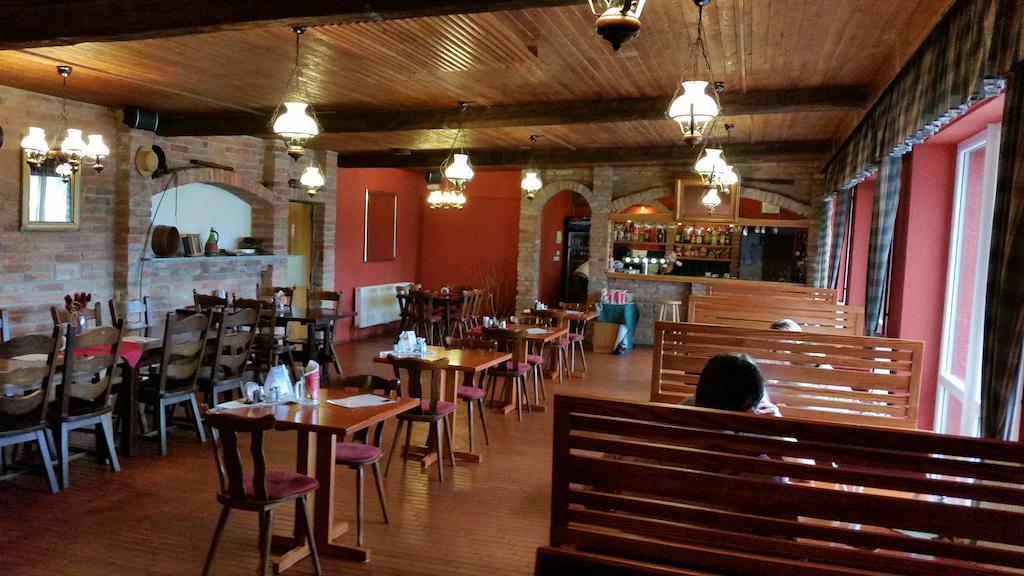 Formanka Hotel & Camp Густопече Экстерьер фото